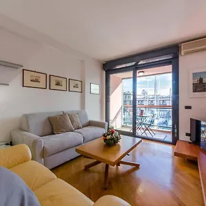 hintown-nel-cuore-del-porto-antico-a-genova.hotelitalianriviera.com/